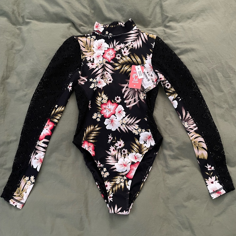 Women’s Hurley surf suit NWT size small